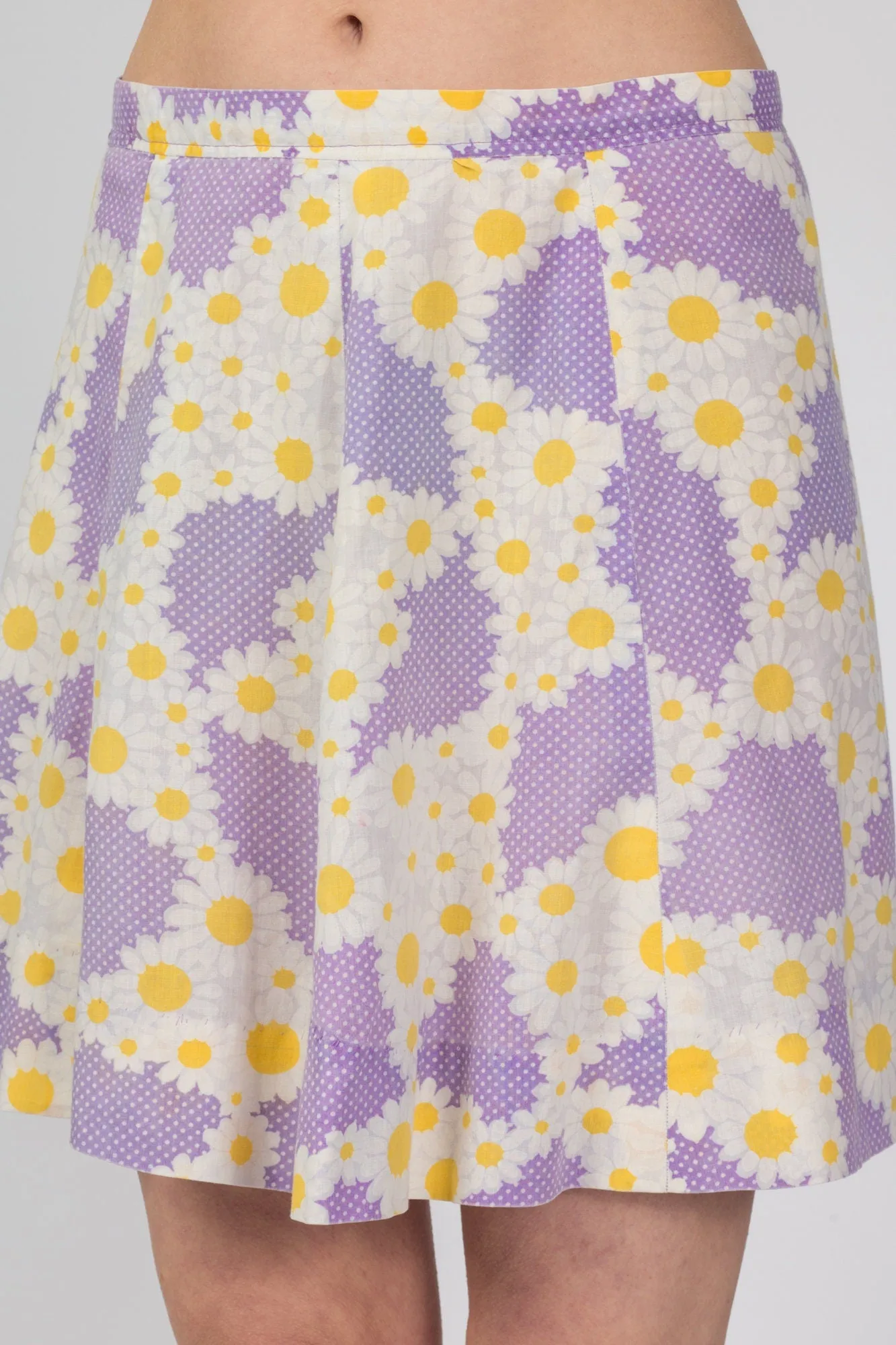 70s Handmade Daisy Floral Mini Skirt - Medium, 30"