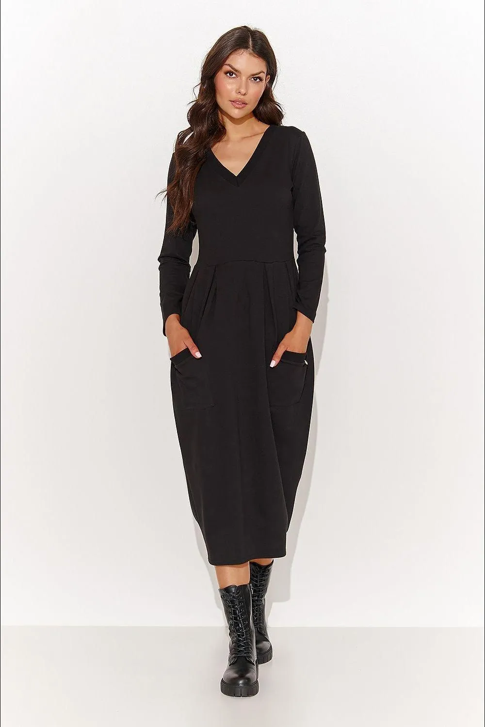 Elegant Comfort Knit Midi Dress: A Perfect Blend of Style and Ease