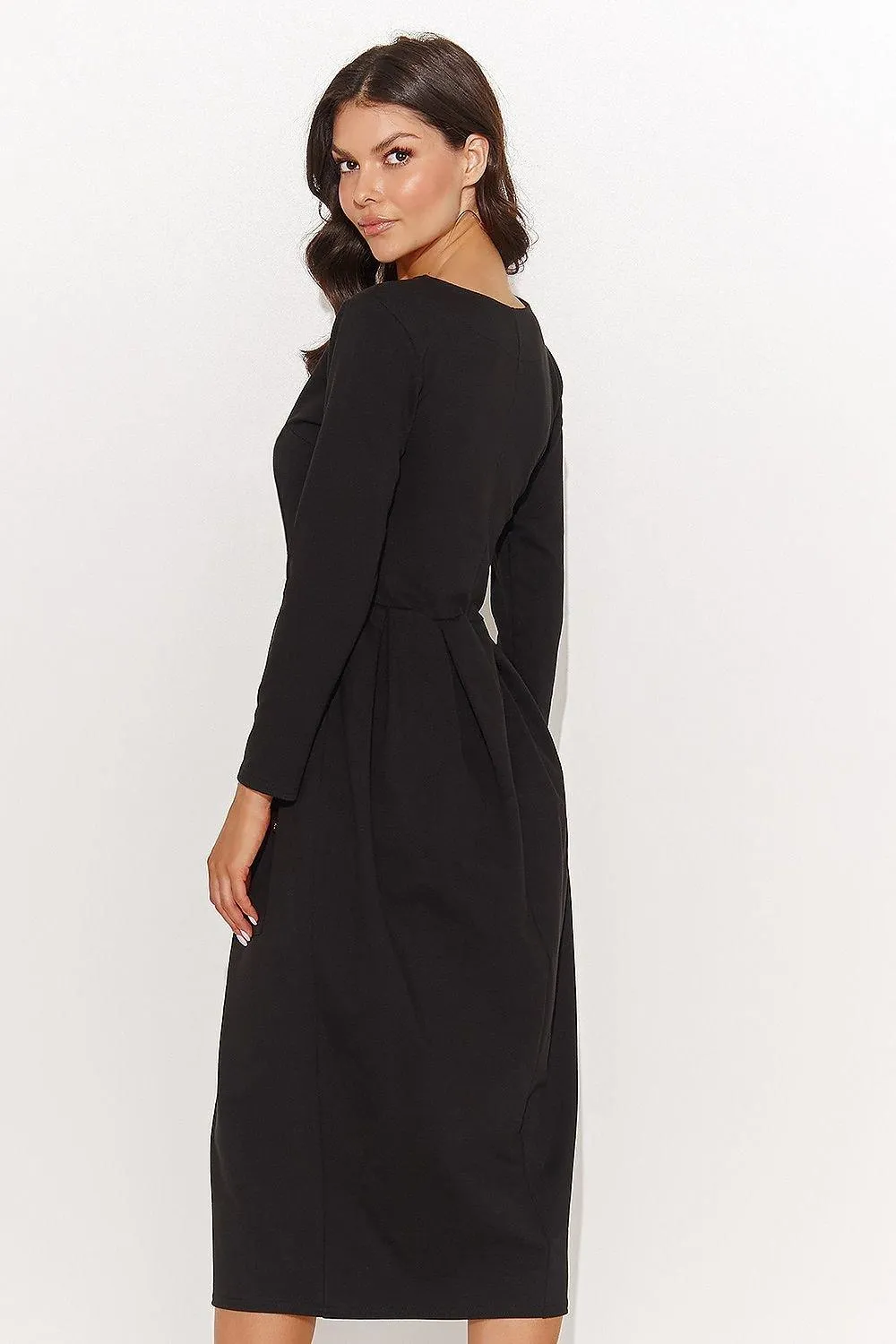 Elegant Comfort Knit Midi Dress: A Perfect Blend of Style and Ease