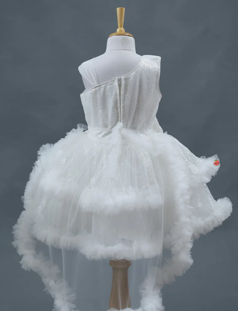 Elegant White Tulle Flower Girl Dress with Fluffy Hemline