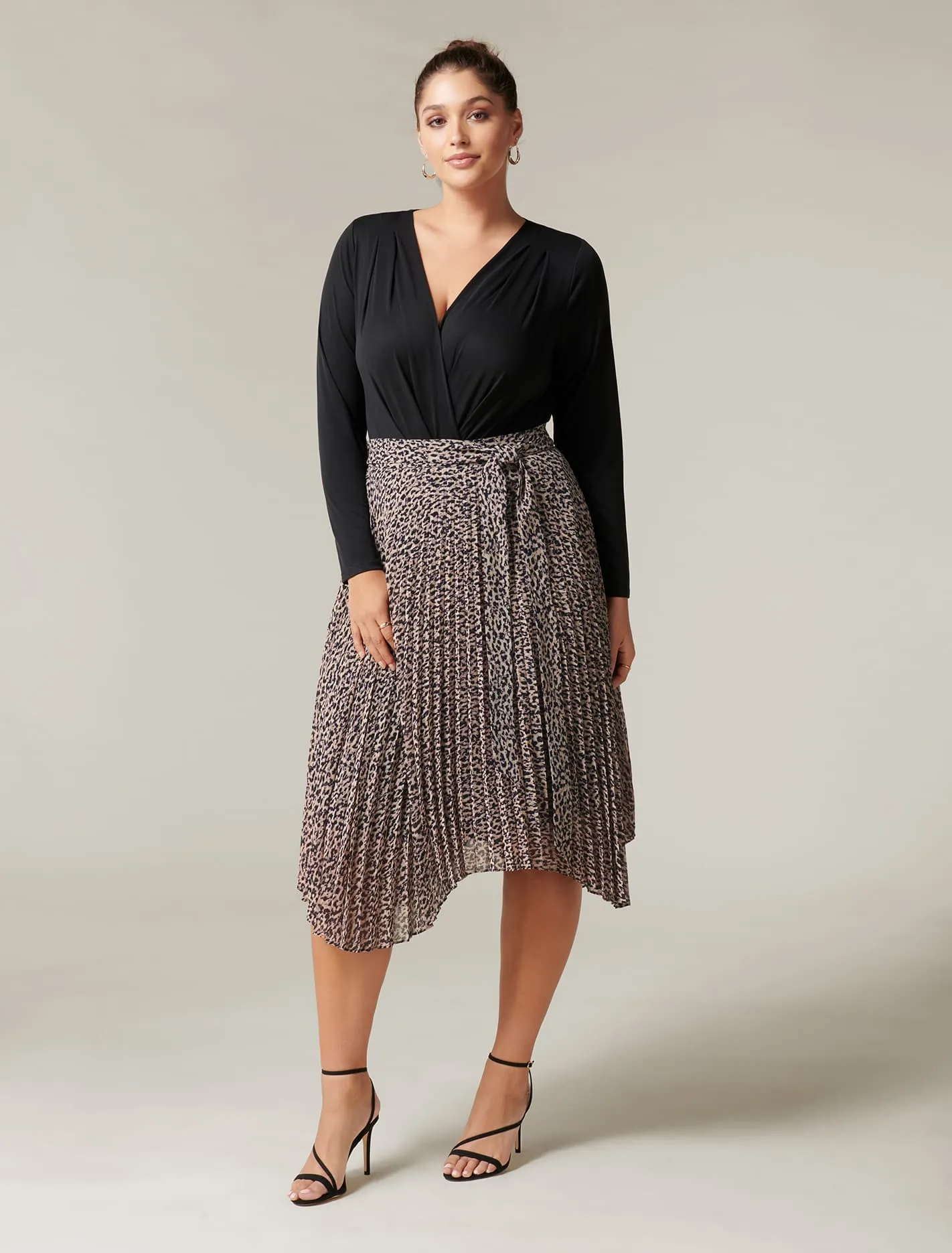 Grace Curve Hanky Hem Pleated Skirt