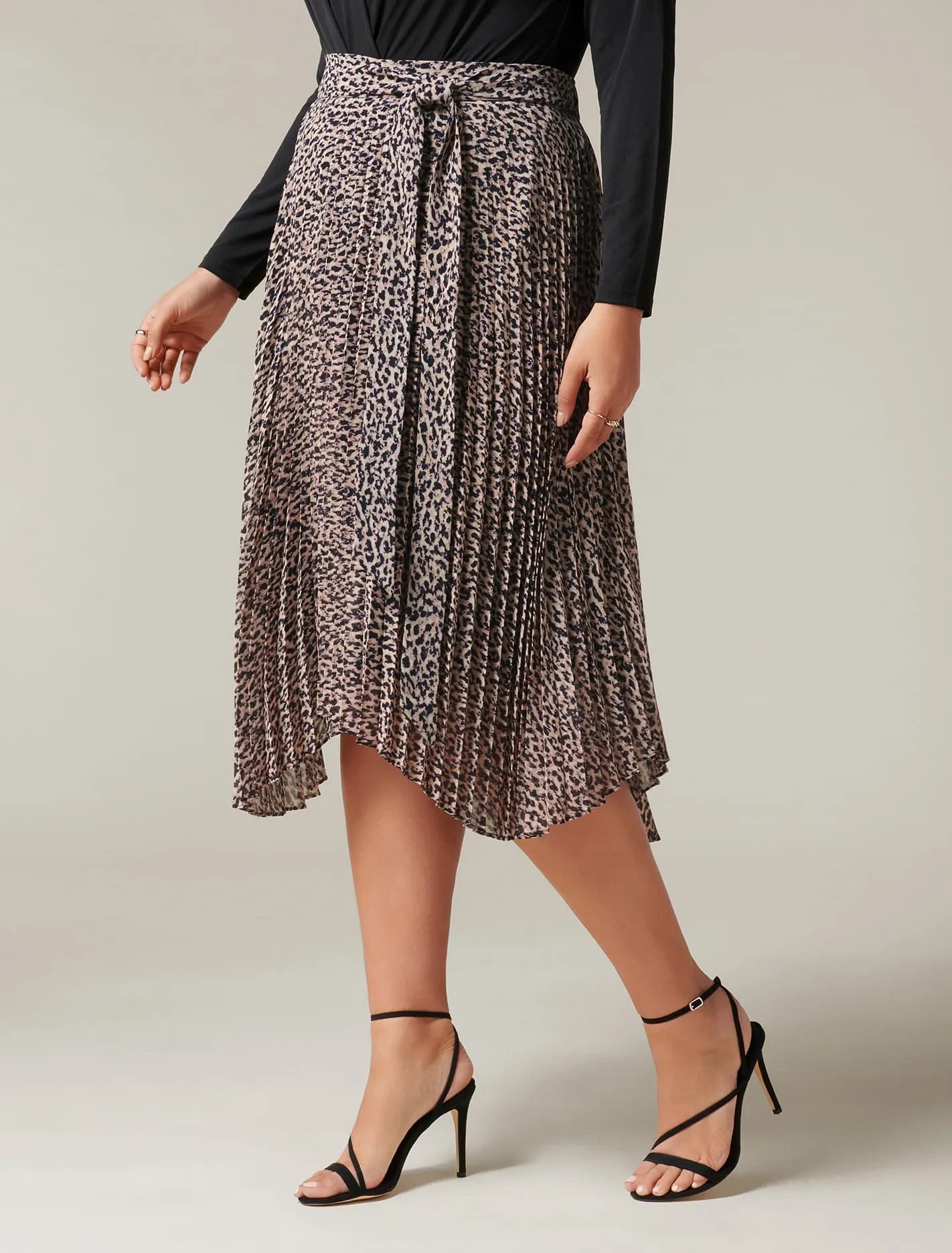 Grace Curve Hanky Hem Pleated Skirt